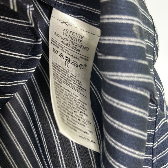 Banana Republic Navy and White Button Down with Ruffle Detail XS - Picture 4 of 4